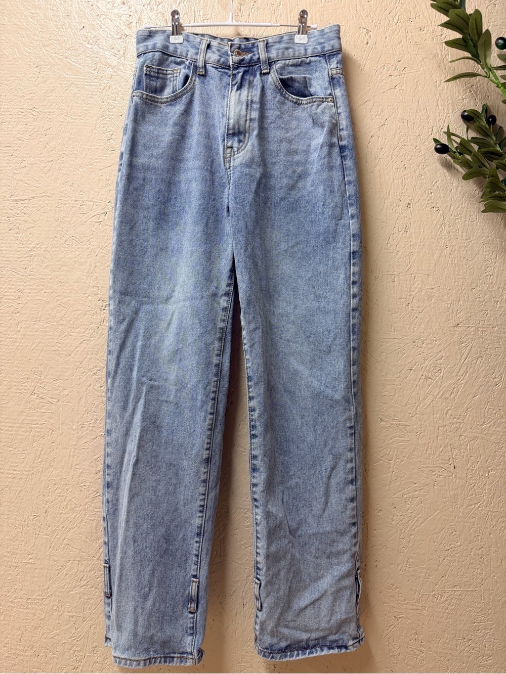 PrettyLittleThing Light Blue Straight Leg Jeans